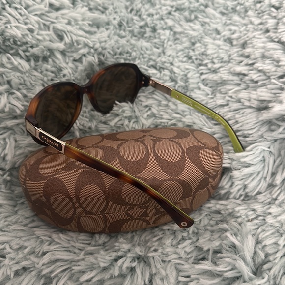 Brand new without tag Coach sunglasses. - Picture 6 of 7